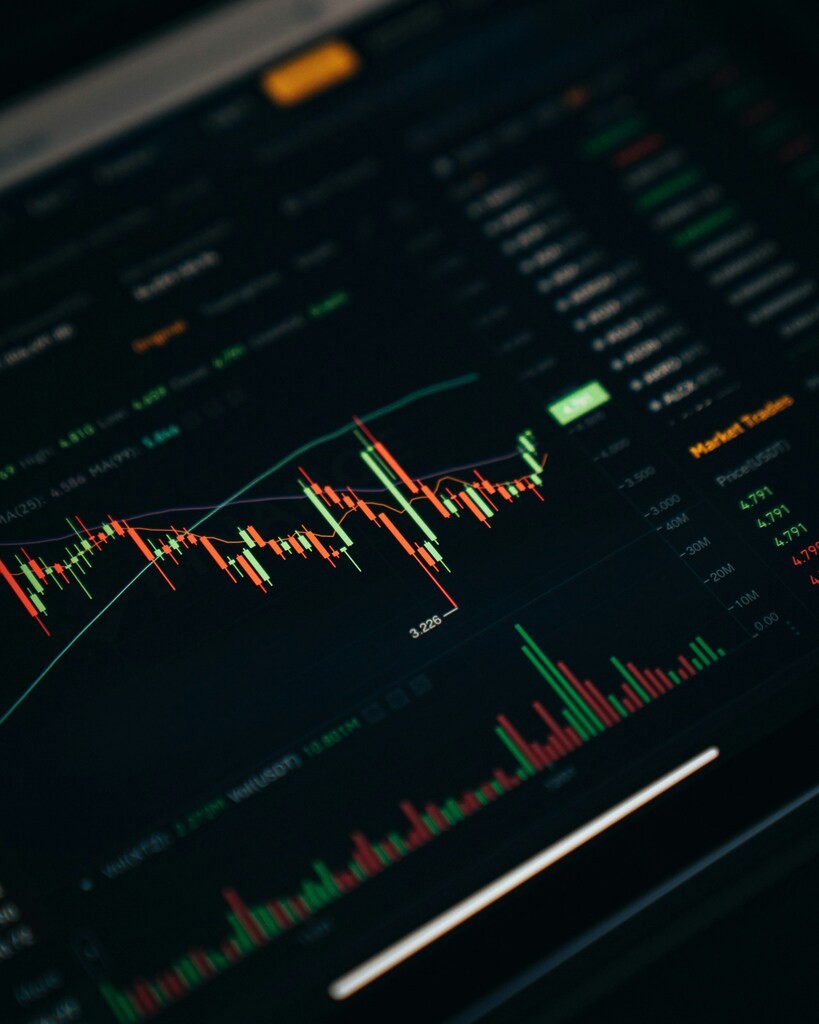 candle stick charts splash photo